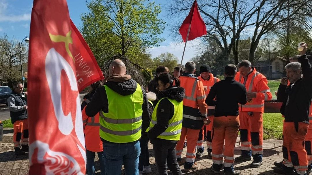 Illustration - Les salariés de la commune disent stop !