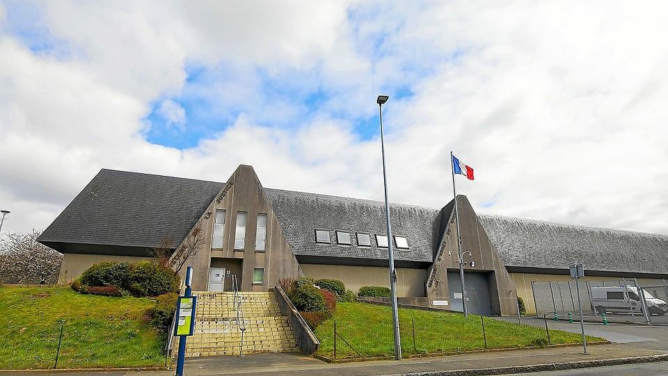 Illustration - Le personnel de santé de la prison débraye